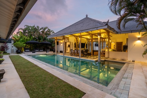 Luxe Bali: Tropical 4BR Villa w/ Pool in Seminyak