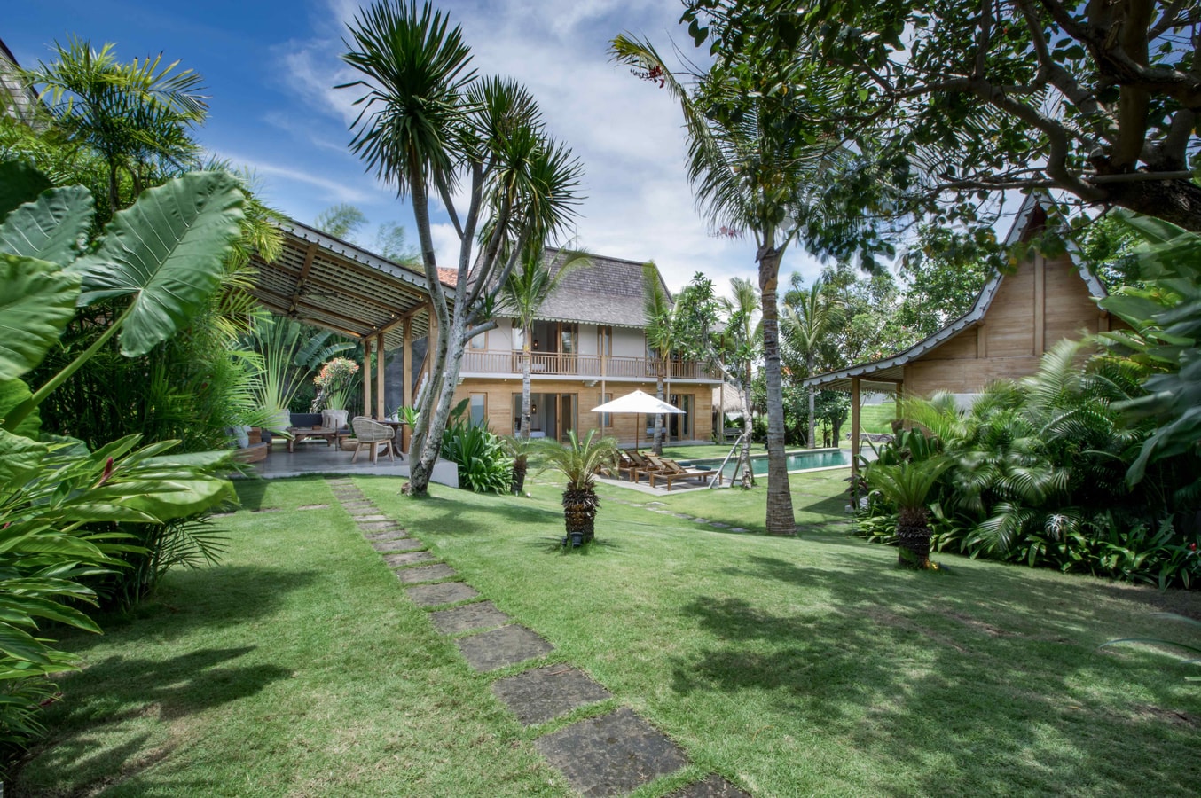 5BR: Spacious Villa for Family Near Seminyak