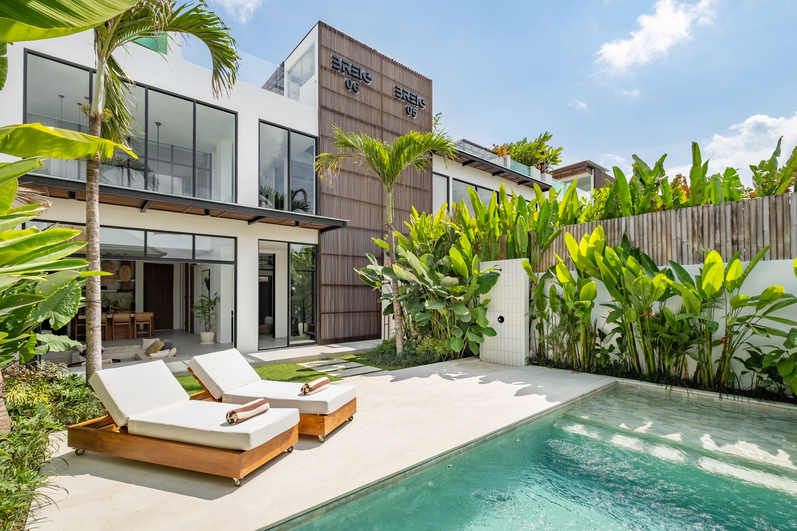 Elegant 3BR Villa w/ Rooftop Lounge & Private Pool