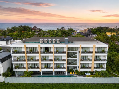 1BR Sunny Bloom | Yoga, Coworking & Pool Access