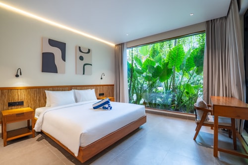 Deluxe 1BR Suite with Pool Access in Ubud Center
