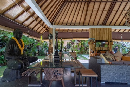 Tropical 3BR Villa W/Pool Bar @ Umalas 14 Bali Real Estate