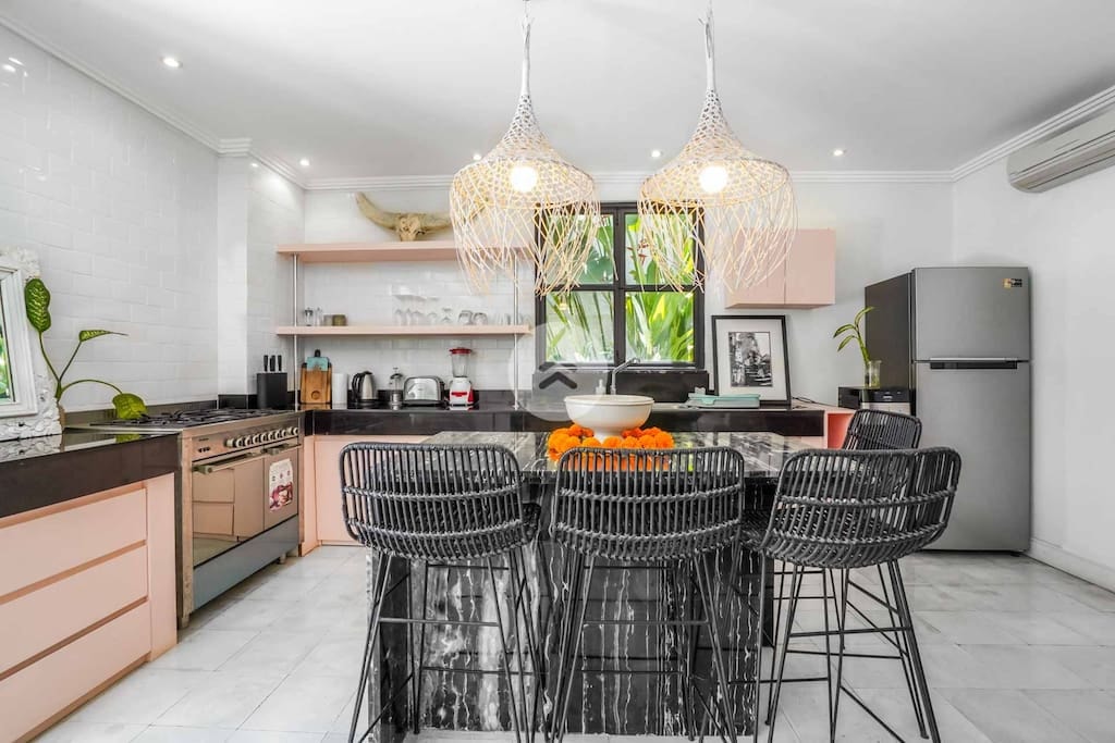 Designer 3bd villa walk to Pererenan Beach, Canggu