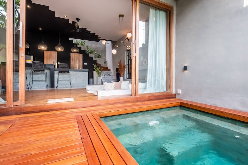 Elegant 1BR Villa w/ Private Pool @Batu Bolong