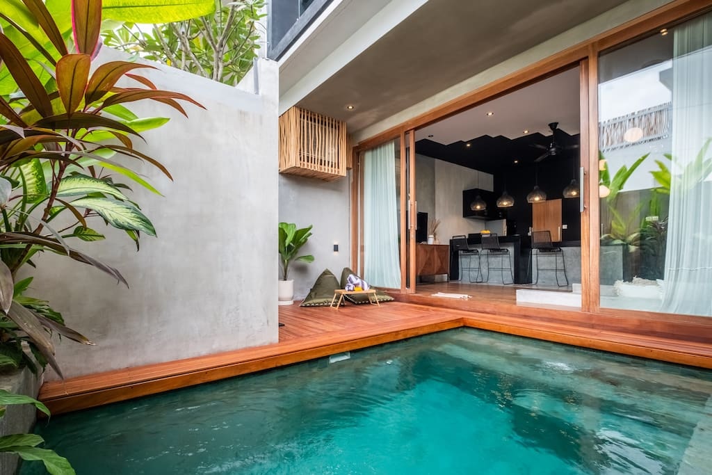 Cozy Private Pool Villa Close to Batu Bolong Beach