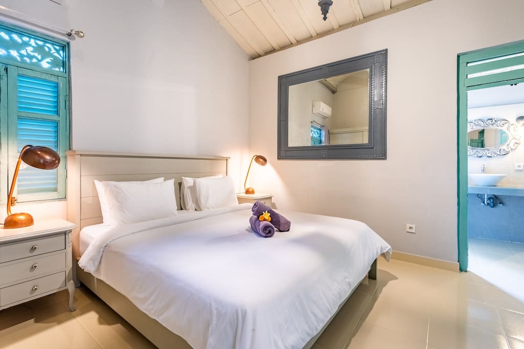Limasan 3BR Villa w/ Backyard @Canggu