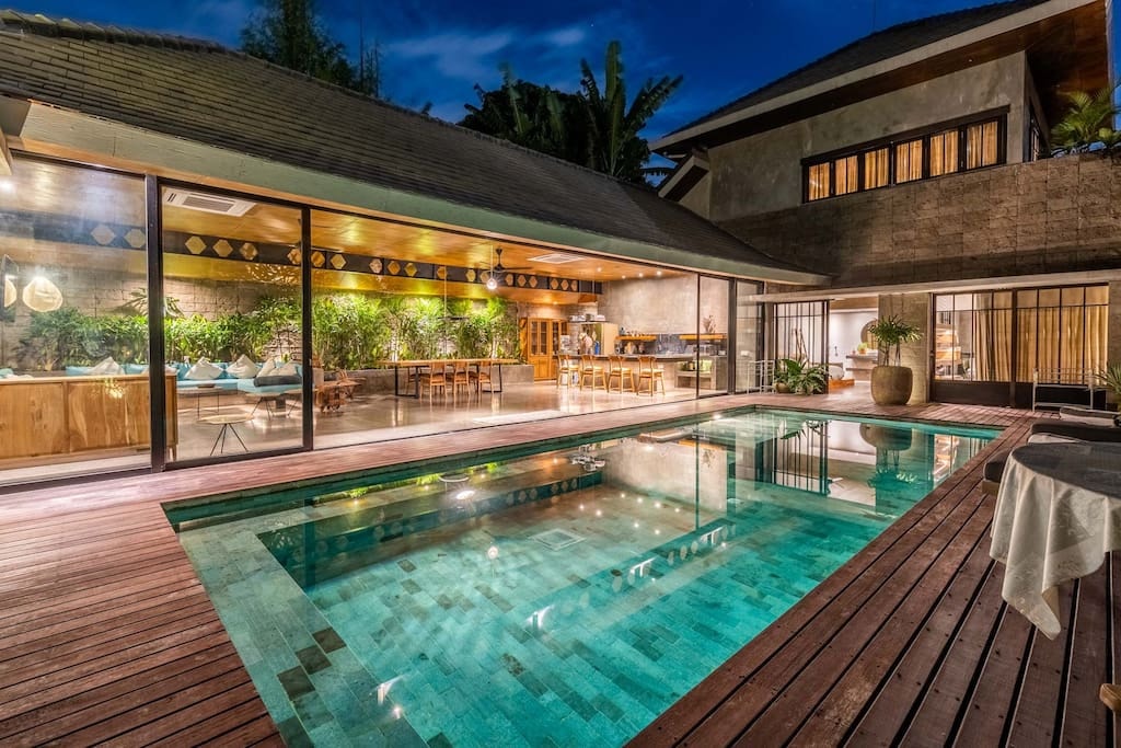 Majestic 5BR Private Villa at Nelayan Beachtown