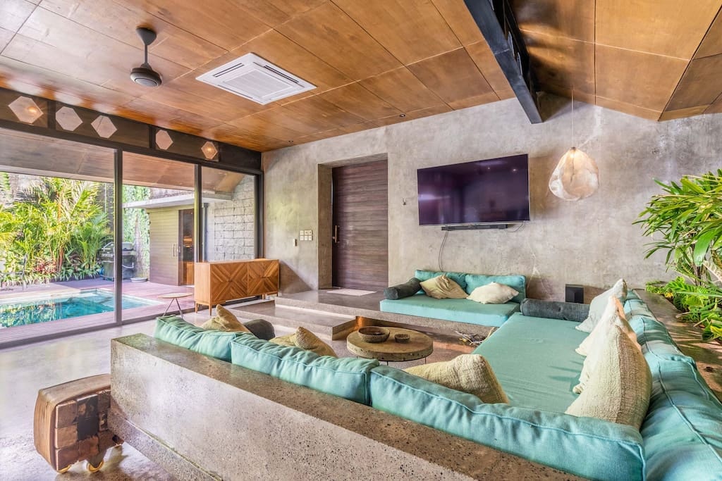 Majestic 5BR Private Villa at Nelayan Beachtown