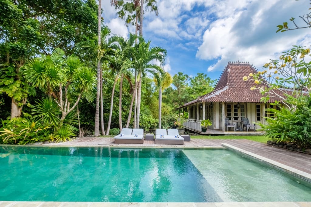 Luxury 4BR Mansion with Large Pool
