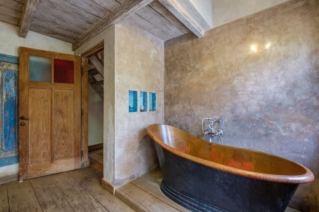 Luxury 4BR Mansion with Large Pool