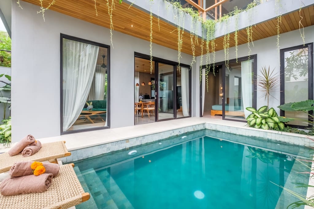 Modern 3BR Villa w/ Balcony @Batu Bolong