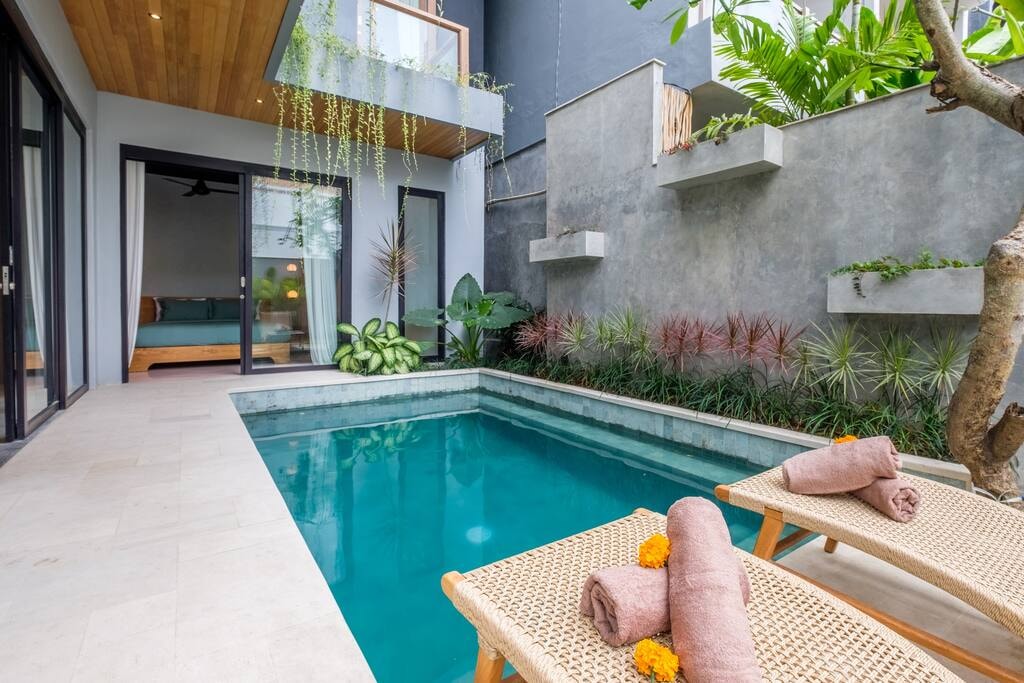 Modern 3BR Villa w/ Balcony @Batu Bolong