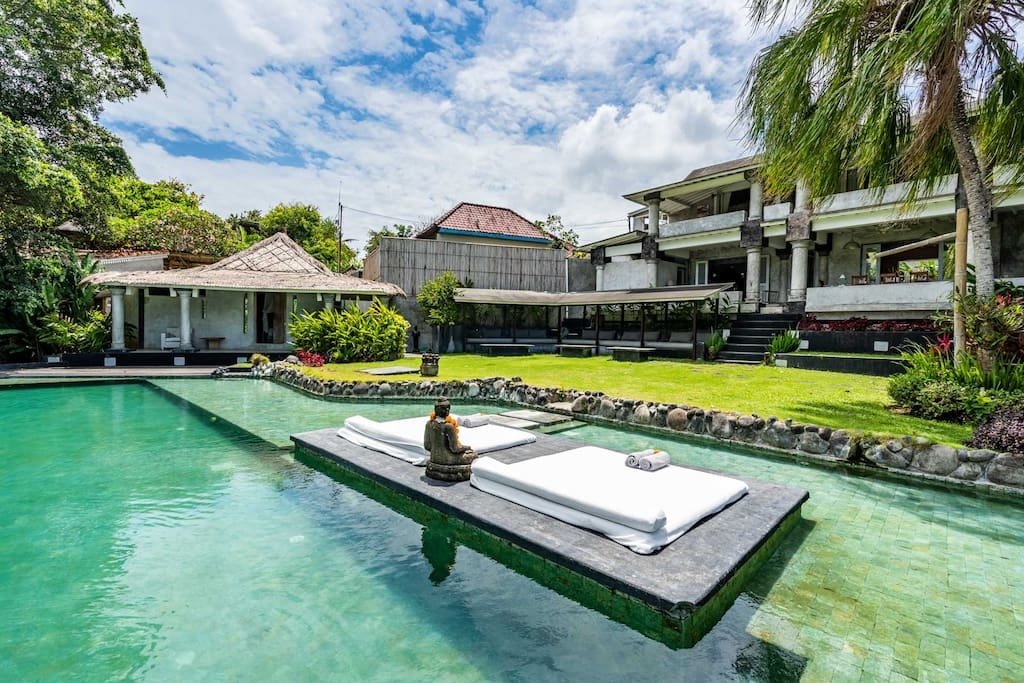 Stunning Beachfront 5BD Villa