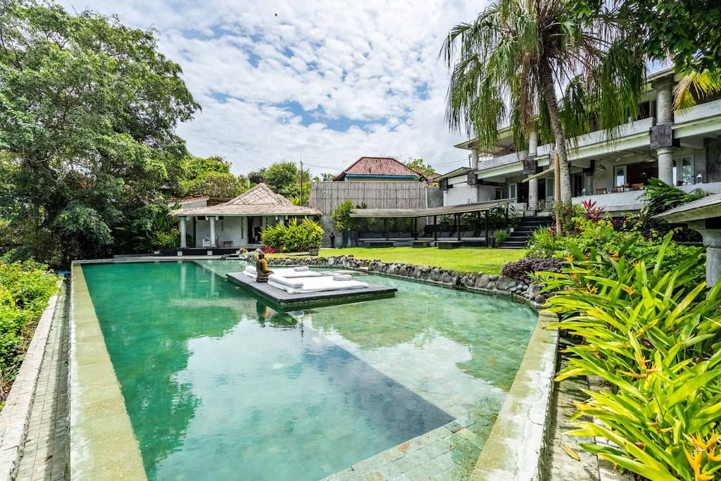 Stunning Beachfront 5BD Villa