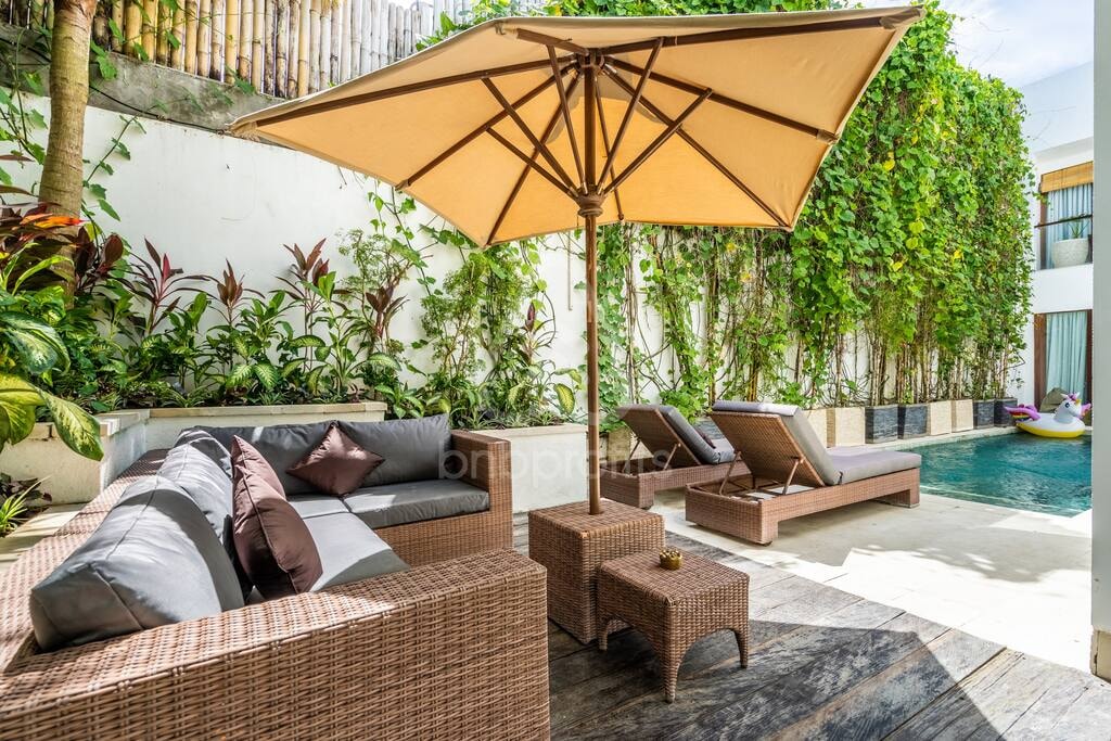 Stunning Designer 3bd villa walk to Canggu Beach