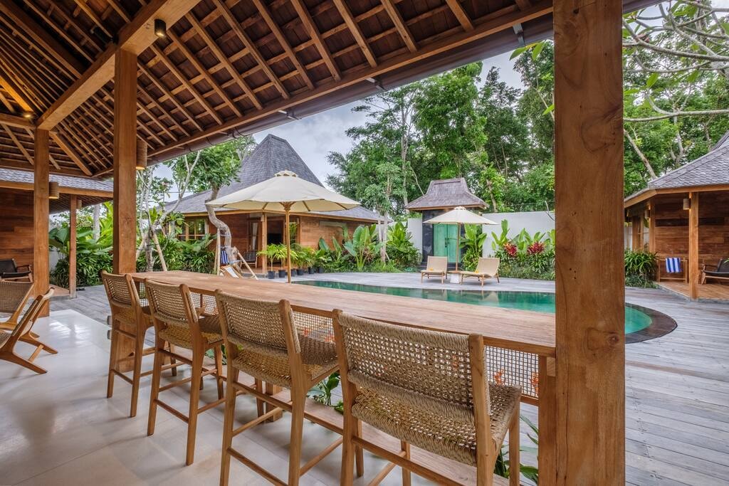 Wooden Lavish Joglo 4BR @Canggu's Tranquillity