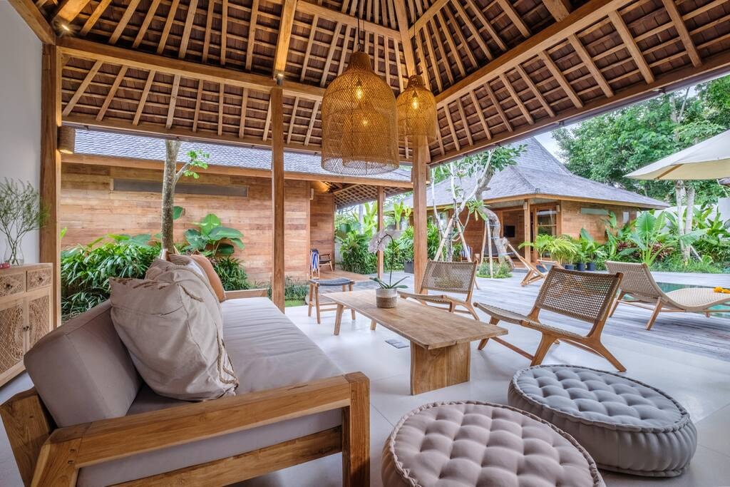 Wooden Lavish Joglo 4BR at Canggu's Tranquillity