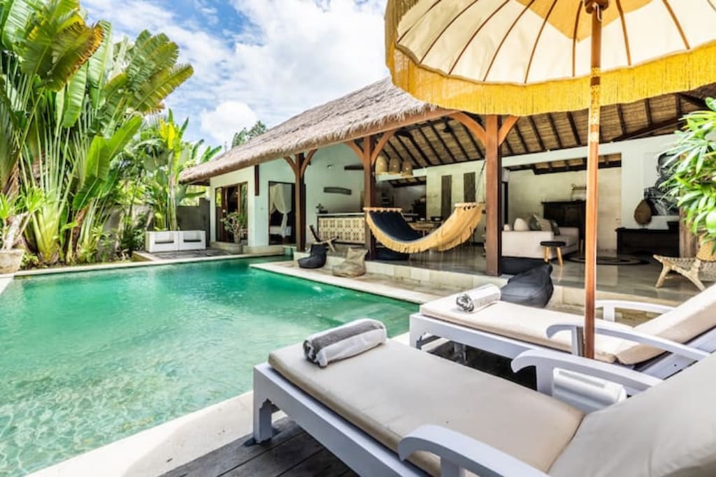Airy Urban Tropical 3BR Canggu Villa by Hombali