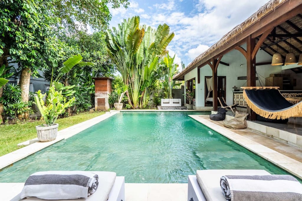 Airy Urban Tropical 3BR Canggu Villa by Hombali