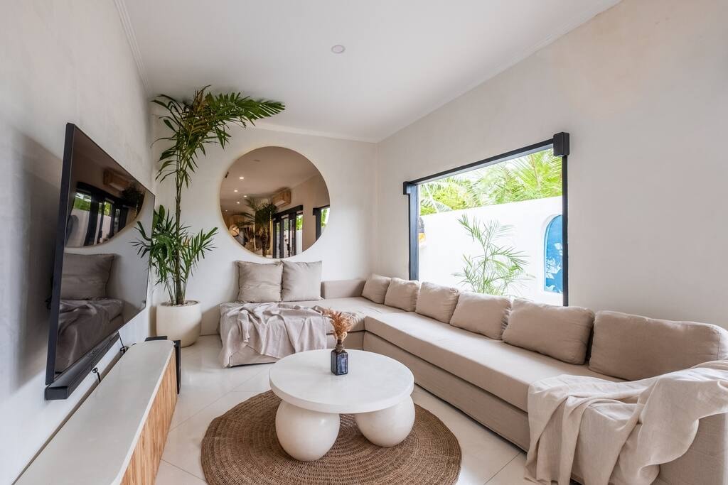 Sublime 5BR Villa at Berawa Beachtown by Hombali