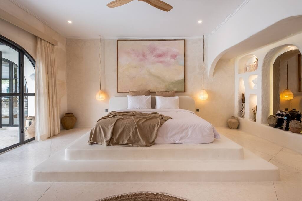 Sublime 5BR Villa at Berawa Beachtown by Hombali