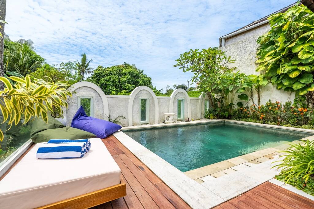 Traditional Wooden 2BR Villa in Canggu