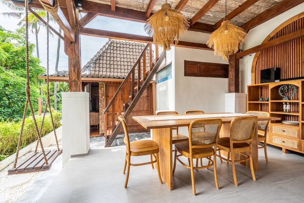 Traditional Wooden 2BR Villa in Canggu