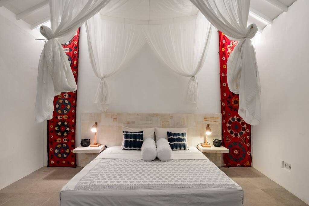 Soak Up the Light, Glass, and Greenery at a Tropical Cocoon