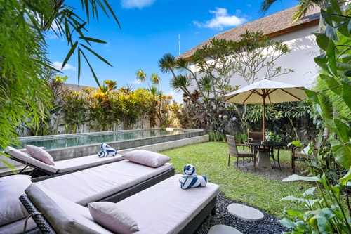 2BR Modern Apartment w/ pool Near Berawa Beach