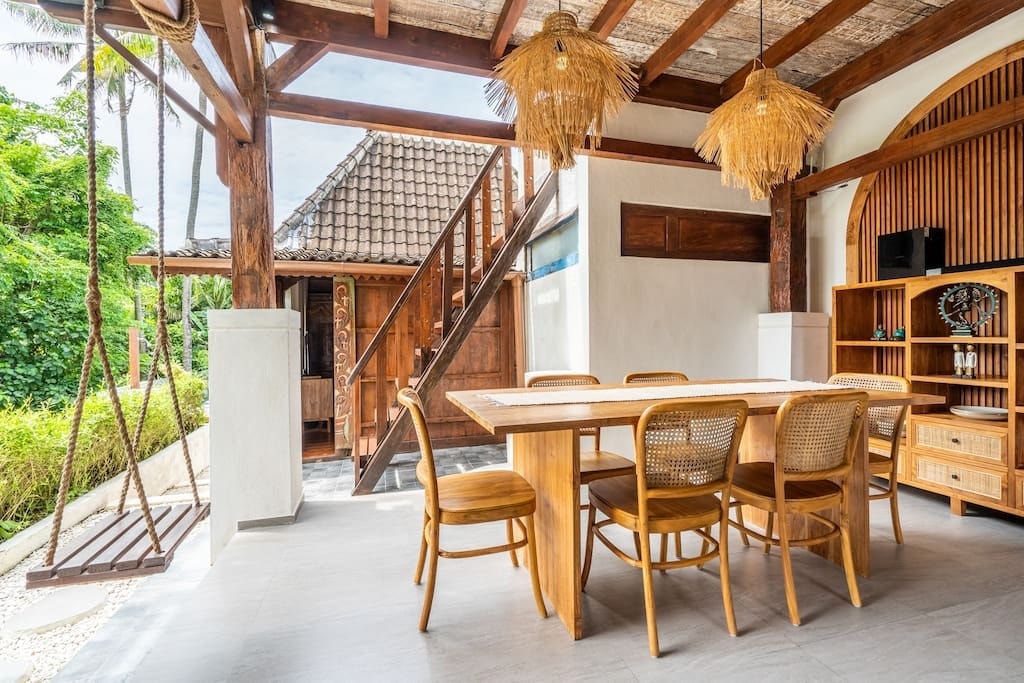 2BR Balinese Villa in Canggu w/ pool & river view