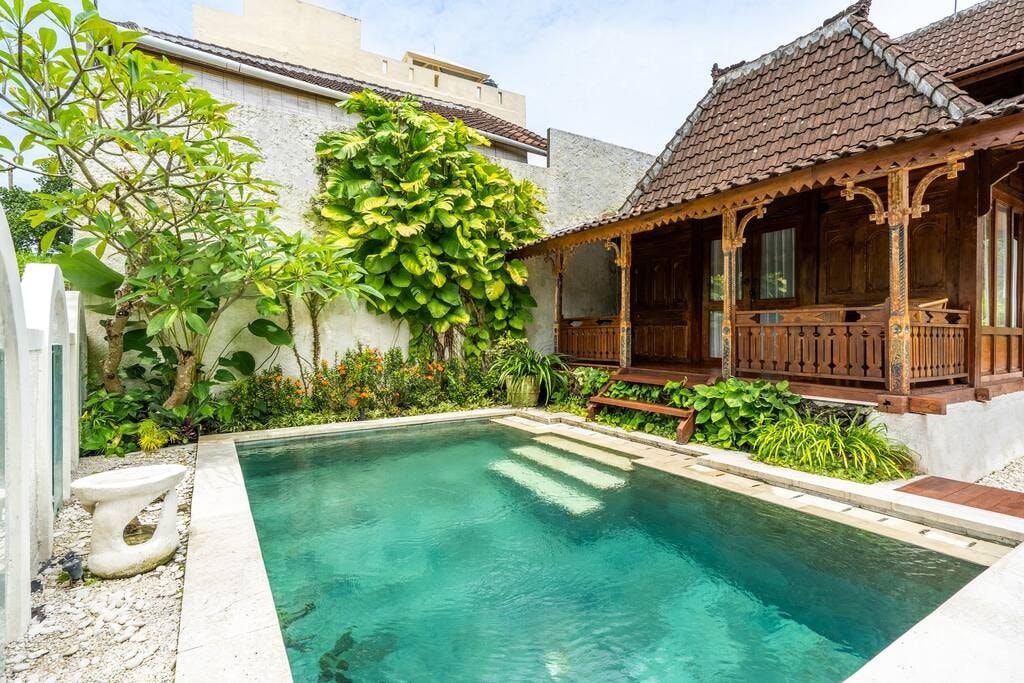 2BR Balinese Villa in Canggu w/ pool & river view