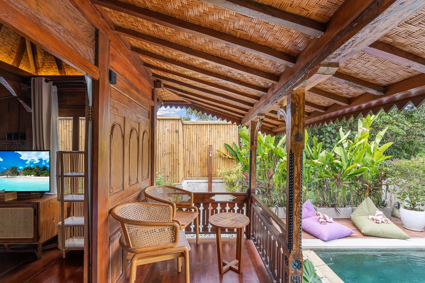 2BR Balinese Villa in Canggu w/ pool & river view