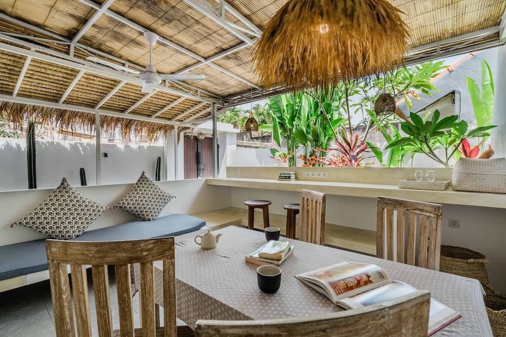 Tropical Garden Villa - 5 Minutes from the Beach