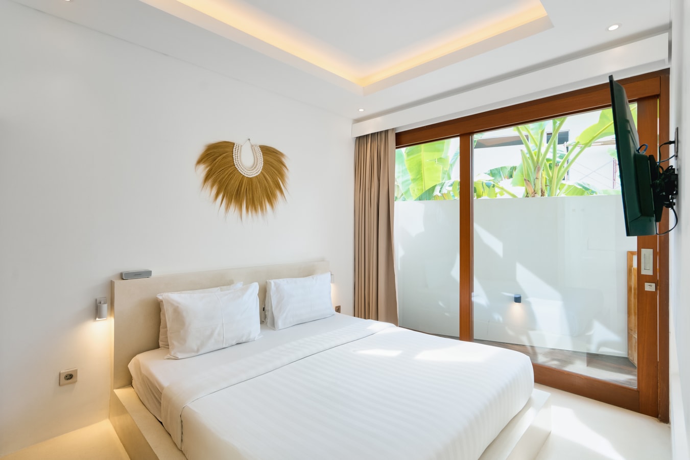 Modern Apartment w/ Pool & Garden in Canggu