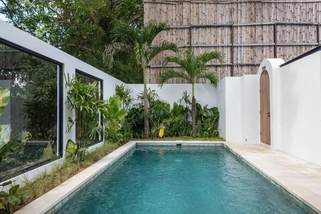 3BR Ocean Breeze Getaway w/ Private Pool & Rooftop