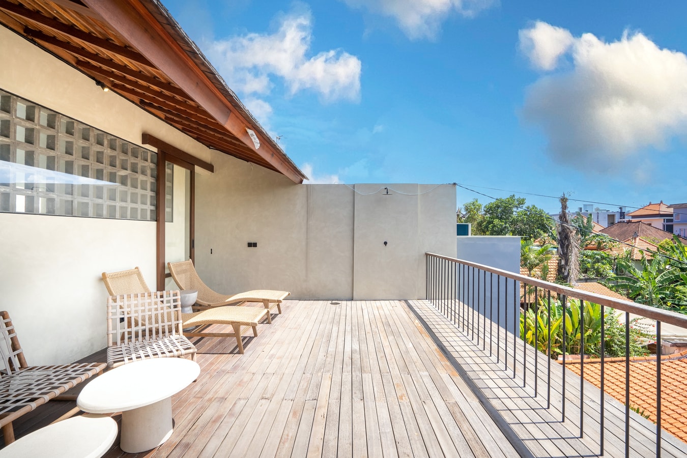 Stunning 2BR Villa: Private Pool & Rooftop Lounge