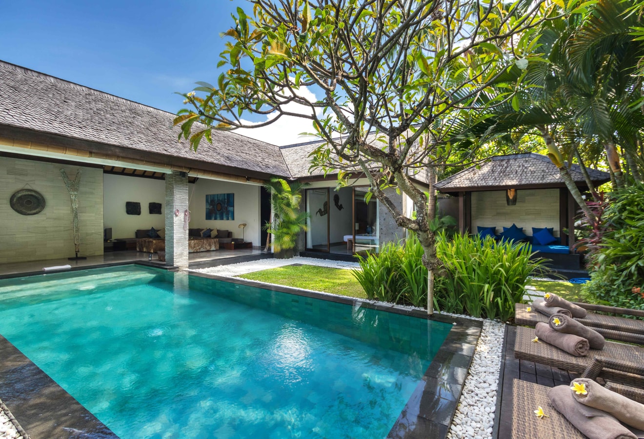 4BR Modern Villa Lush Garden With Pool in Seminyak