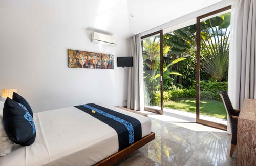 4BR Modern Villa Lush Garden With Pool in Seminyak 17 Hombali.com