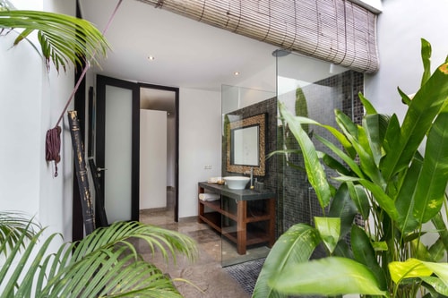 4BR Modern Villa Lush Garden With Pool in Seminyak 26 Bali Real Estate