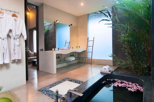 2BR affordable luxury Villa in Heart of Seminyak 13 Hombali.com