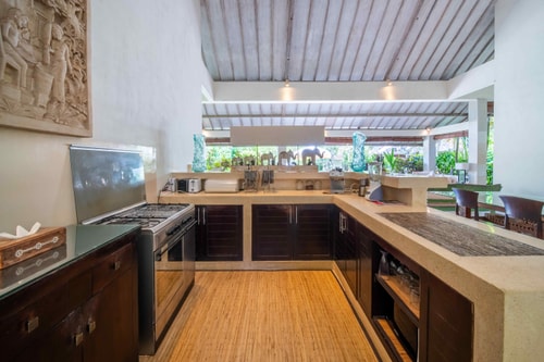 4BR: Elegant Villa with Pool in Seminyak 33 Bali Real Estate