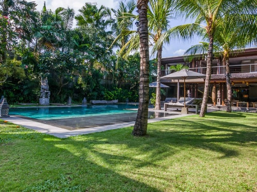 7BR: Villa With 12 Beds in Seminyak 24 Bali Real Estate