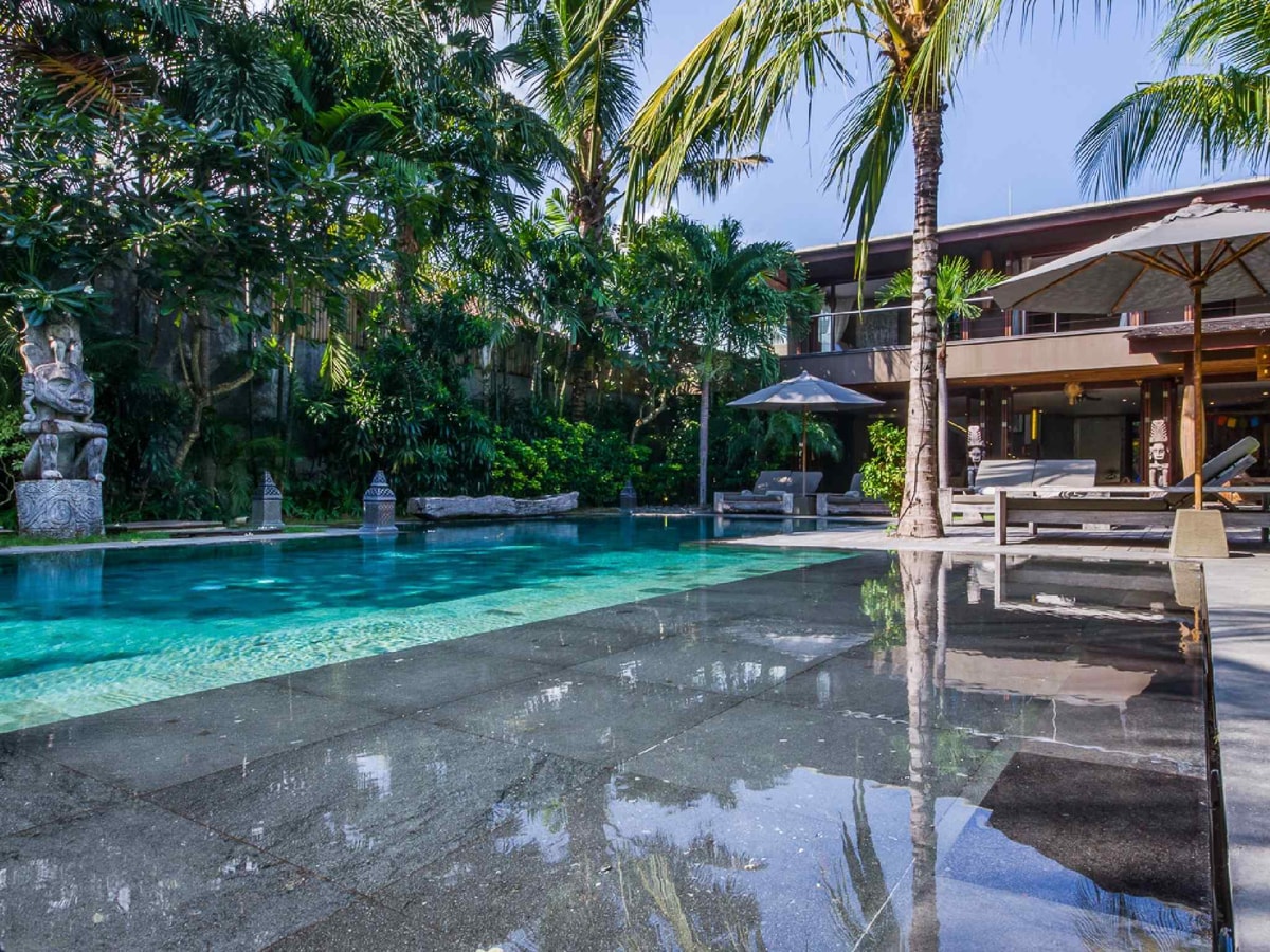 7BR: Villa With 12 Beds in Seminyak