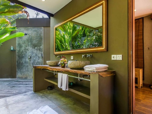 7BR: Villa With 12 Beds in Seminyak 28 Bali Real Estate