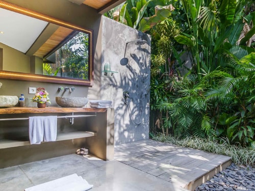 7BR: Villa With 12 Beds in Seminyak 29 Bali Real Estate