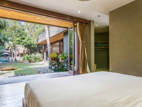 7BR: Villa With 12 Beds in Seminyak 34 Bali Real Estate