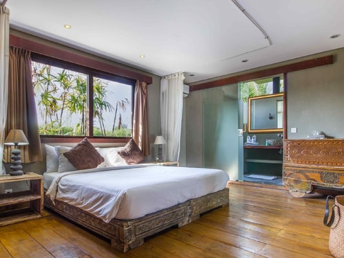 7BR: Villa With 12 Beds in Seminyak 45 Bali Real Estate