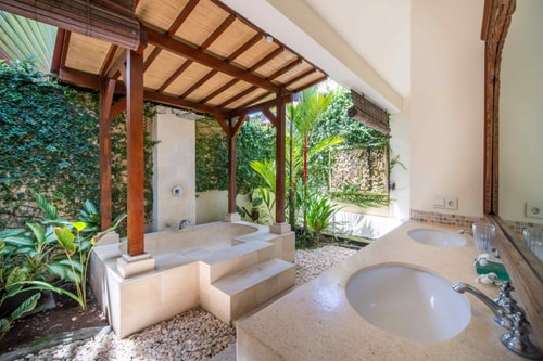 6BR: Big Capacity Villa in Seminyak 61 Bali Real Estate