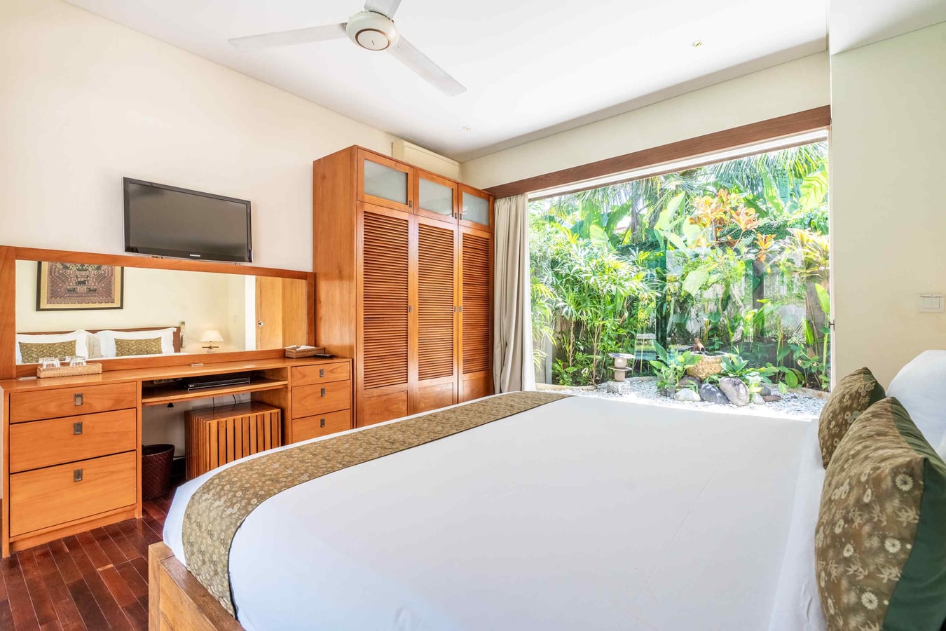 8BR: Big Villa with King Bed in Seminyak