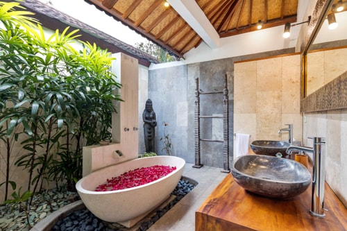 Luxurious Tropical Retreat with Pool Views in Bali 10 Hombali.com